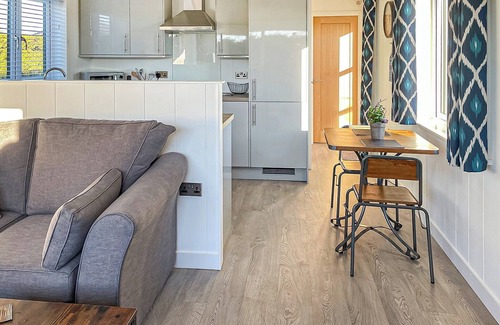 Scawton Ski Chalet | New for 2022. Fabulous one bedroom lodge with super king-size bed.