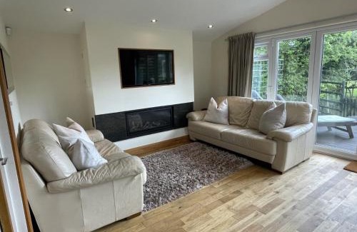 New Forest District Cabin | New Forest 2 bedroom Guest Suite & Hot Tub