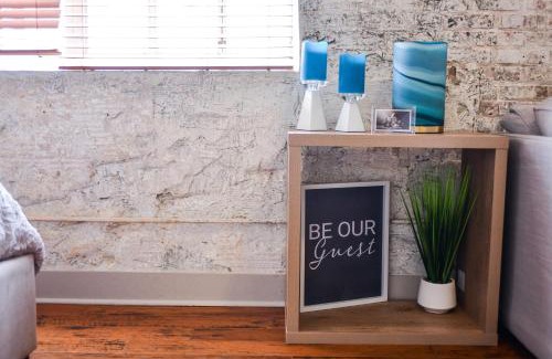 French Quarter Apartment | NEW French Quarter Delight 13