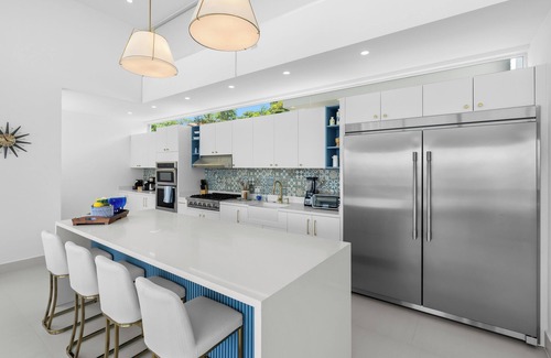 Coco House | New Gated Home - 6 Suites - Vacation Planning Included!