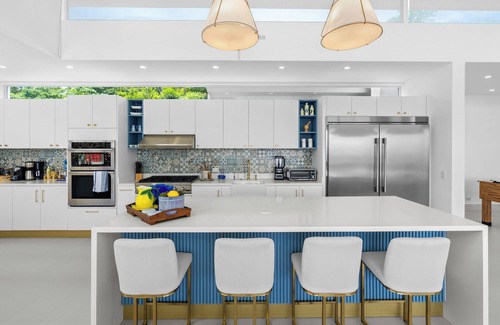 Coco House | New Gated Home - 6 Suites - Vacation Planning Included!
