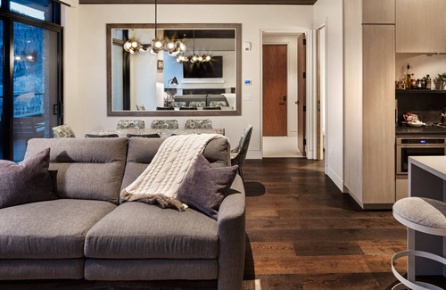 Empire Pass Condo | NEW Gorgeous Luxury Ski-in/Out Deer Valley. Pool, Gym, Ski Valet.