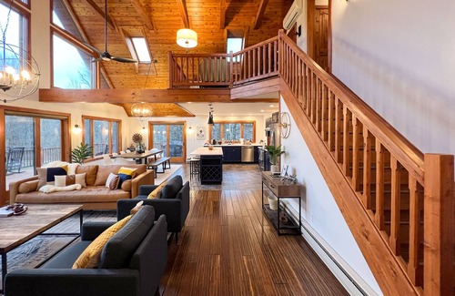 Windham Ski Chalet | NEW - Gorgeous Modern Lodge w/Mt View - 5 Min to Skiing