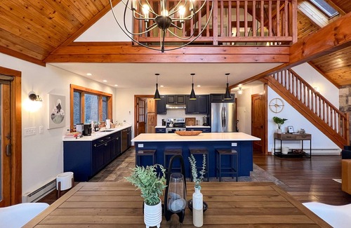 Windham Ski Chalet | NEW - Gorgeous Modern Lodge w/Mt View - 5 Min to Skiing