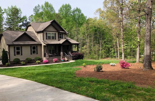 Easley House | New Guest Apartment- Pool, Hot Tub, Fire Pit, Air Hockey, Pool Table & Kids Area
