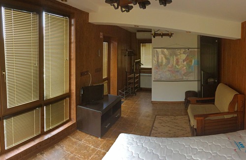 Gyulyovtsa House | New Guest House with swimming pool, 12 km away from sea resort Sunny Beach