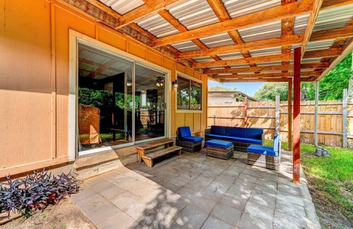Franklin Park House | NEW! Happy Hollow- w/3 King Beds + Ping-Pong/Movie Room