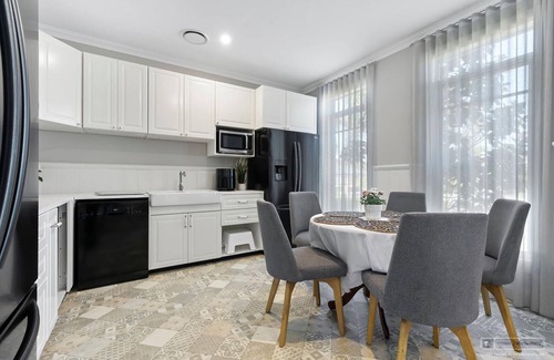 Banksia Beach House | New Haven - Grand Canal View Suite