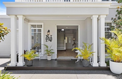 Banksia Beach House | New Haven - Grand Canal View Suite