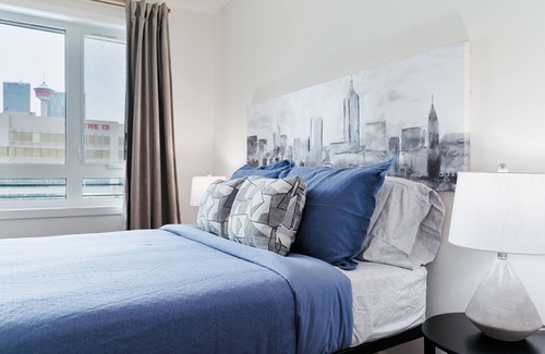 Mission District Condo | NEW! | Heated Parking | Heart of DT | Sofa Bed | Mins to Saddledome