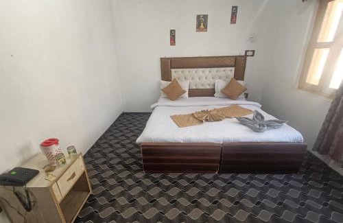 Srinagar Bed & Breakfast | New Heaven Canal Guest House