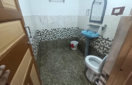 Srinagar Bed & Breakfast | New Heaven Canal Guest House