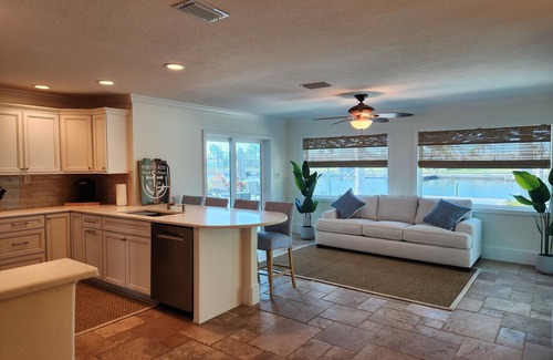 Gulf Harbors House | NEW High End Keys Style - 2BR/2BA resort - Huge Dock, Pool, Spa, Kayak+ More
