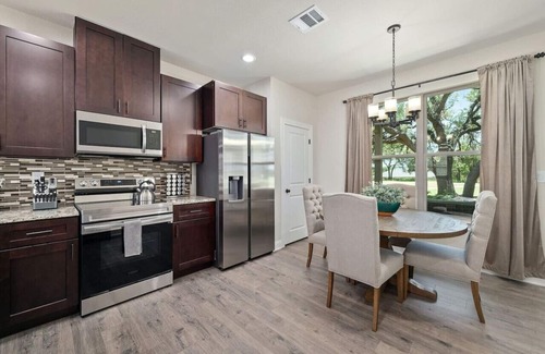 Point Venture House | New 'Hogan Haven' Golf Course! Lake! Pool! Gym!