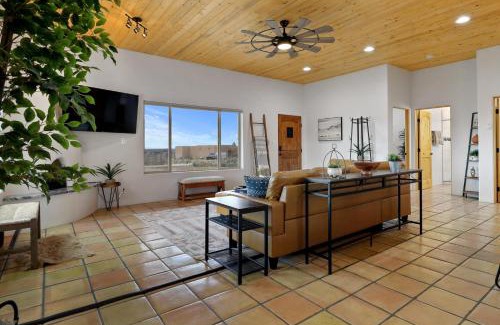 Taos House | New Home, Big Views, Hot Tub, Gazebo! - Casa del Sol