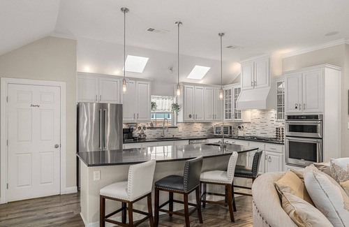 Irving House | New Home/Hot Tub/Man Cave/Pool table, 12 min from Downtown, 10min to DFW Airport