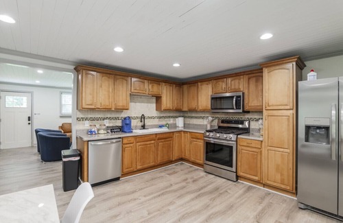 Leesville House | NEW HOME - Quiet cove with SUPs kayaks and firepit