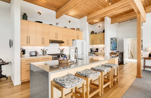 Roads End House | New home w/unparalleled ocean views & private hot tub - dogs welcome