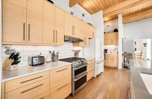 Roads End House | New home w/unparalleled ocean views & private hot tub - dogs welcome