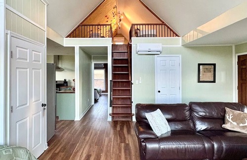 Gaylesville Cabin | NEW! Hot Tub, Climbing Wall, Fully-Fenced, Arcade Barrel, EV Charger, Families!