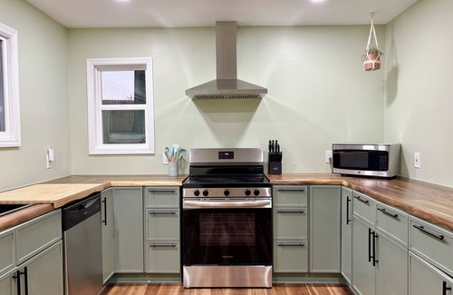 Gaylesville Cabin | NEW! Hot Tub, Climbing Wall, Fully-Fenced, Arcade Barrel, EV Charger, Families!