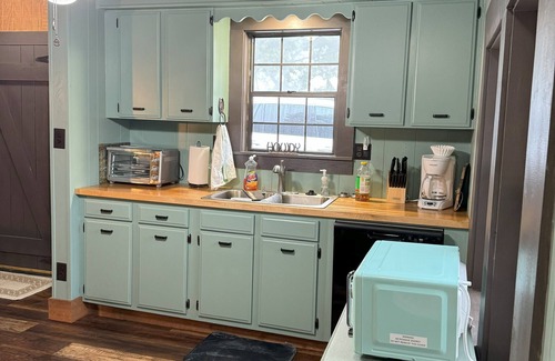 Clarksville Cabin | New Iron Mountain View Cabin