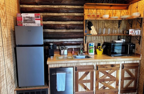 Ozone Apartment | New Iron Mt. View Studio Cabin