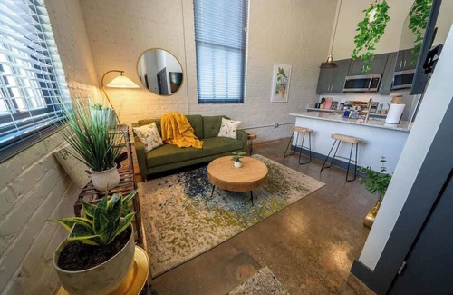 Buchanan Apartment | New King Bed Apartment: Brewery| River| Downtown