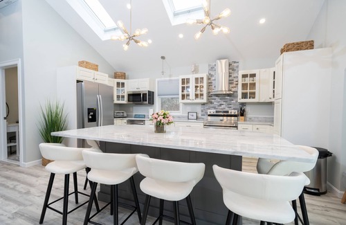 Preston House | New Lake House w/Game Room & Stunning Views