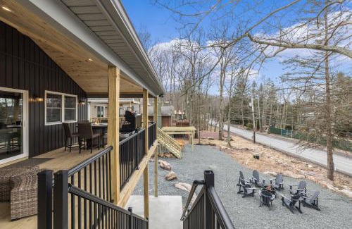Lake Harmony Ski Chalet | New Lakeview Gateway Lake Access, Hot tub, EV