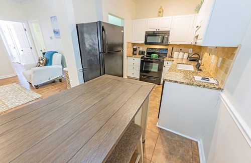 Vaught Condo | NEW! Large 2BR | Savannah Shores | Pool|Pickleball