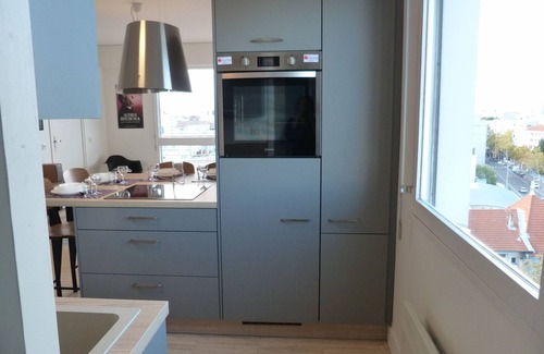 8th Arrondissement Apartment | New : Le "lumiere" Avec 2 Chambres & Grand Balcon