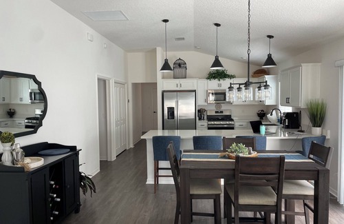 Okahumpka House | NEW LISTING! 2 bed/2 bath-pet friendly home -Village of Newell w/free golf cart