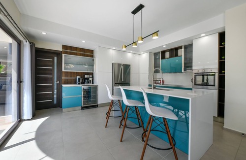 Esmeralda House | New Listing: 3-BDR/3.5BATH house with WiFi, AC, private pool and beach supplies