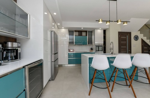 Esmeralda House | New Listing: 3-BDR/3.5BATH house with WiFi, AC, private pool and beach supplies