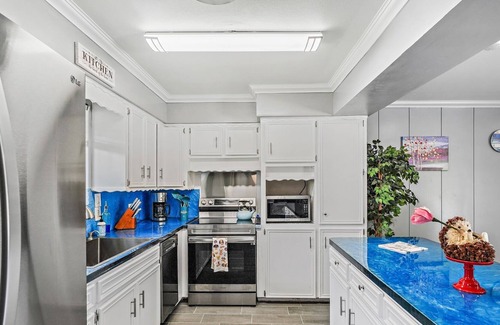 South Side House | NEW LISTING! 4 Bedrooms (6 beds) Safe Quiet Full-Stocked by RedAwning