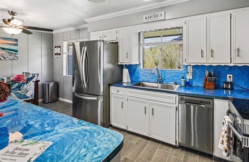 South Side House | NEW LISTING! 4 Bedrooms (6 beds) Safe Quiet Full-Stocked by RedAwning