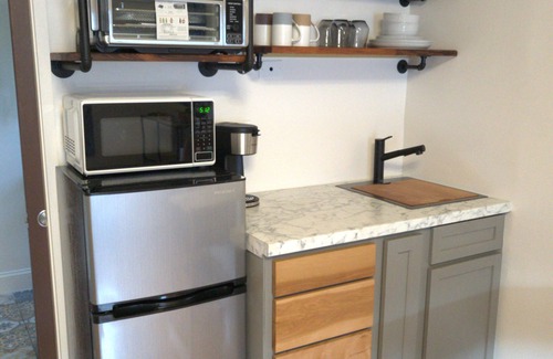 Knoxville Apartment | New Listing! Boutique Studio Close to Downtown - First 3 Bookings Get 20% Off