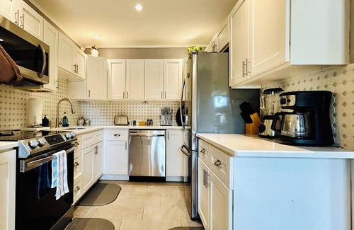 Greater Pinellas Point House | !NEW LISTING!CHARMING HOME-TREE SWING-BBQ-NEAR BEACH/PARK/LAKE/RESTAURANT/SHOPS!