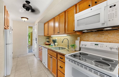 Kaanapali Condo | New Listing! Cozy Ground floor Garden view studio