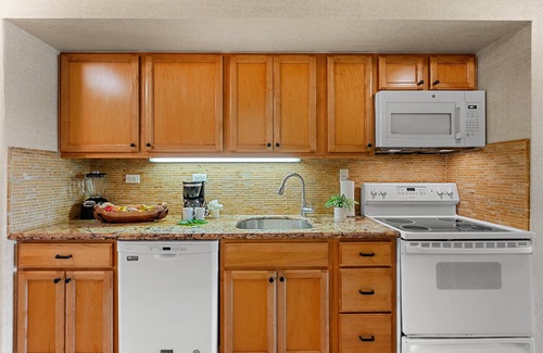 Kaanapali Condo | New Listing! Cozy Ground floor Garden view studio