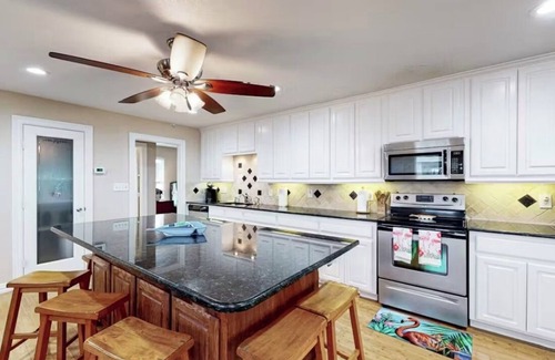Crystal Beach House | NEW! LISTING DISCOUNTS! Short Walk to Beach - 2BR - Dogs OK