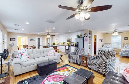 Crystal Beach House | NEW! LISTING DISCOUNTS! Short Walk to Beach - 2BR - Dogs OK