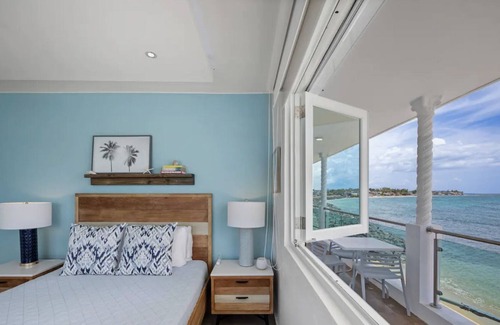 Puerto Nuevo House | NEW LISTING! Ensueño de Vega Baja - beachfront pool by RedAwning