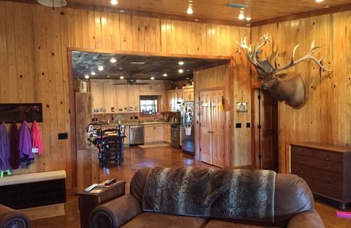 Sturgis House | New Listing - Game weekends available - Sleeps 12 in beds