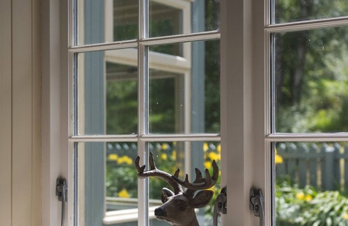 Loch Ness Cottage | NEW LISTING! Highland Cottage overlooking Loch Knockie.