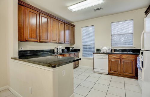 Spring Branch Central Condo | New Listing! Newly furnished condo, I-10 West/Beltway 8, 4 bedrm 2 bath, 77080