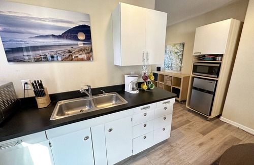 Yachats Condo | New Listing! Ocean Front, Sunrise & Sunset at Oregon House, Stairs to the Beach!