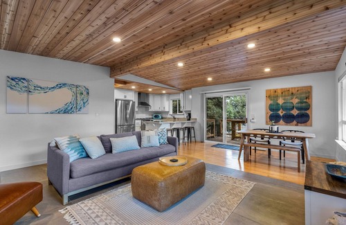 Larkspur House | New Listing! Private Hot Tub ~ Fire pit ~ Dog Friendly