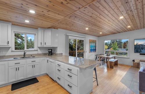 Larkspur House | New Listing! Private Hot Tub ~ Fire pit ~ Dog Friendly